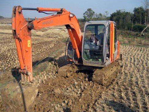 安庆挖掘机租赁告诉大家挖机省油的操作方法